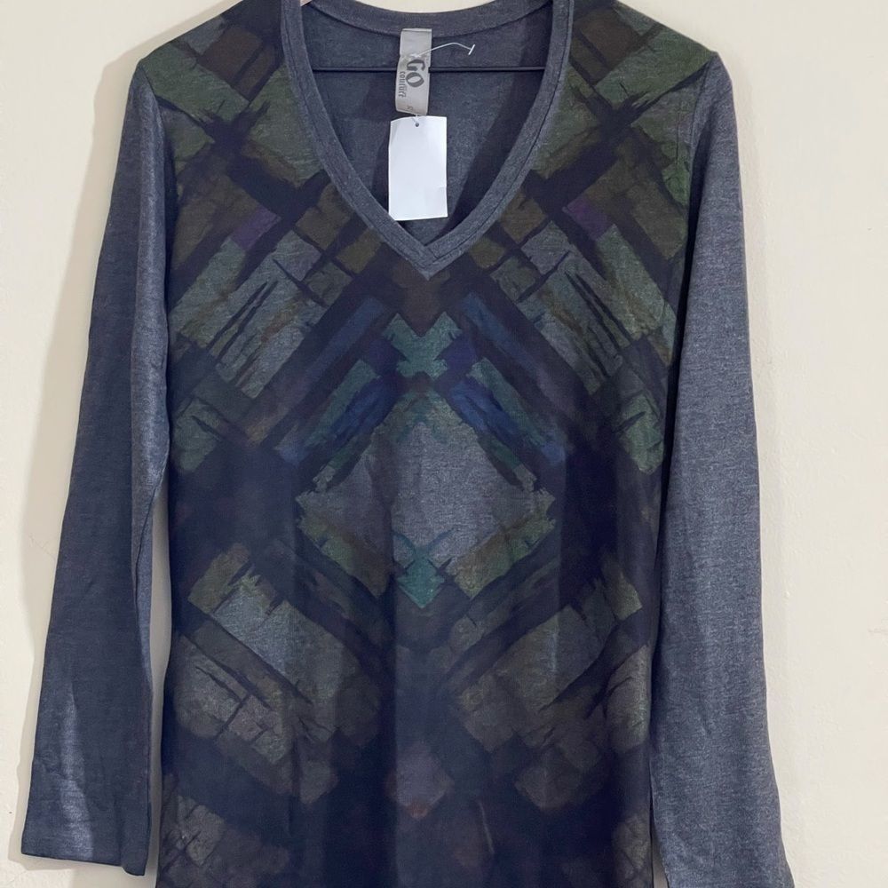 Go Couture Printed V-Neck Sweater Size Large